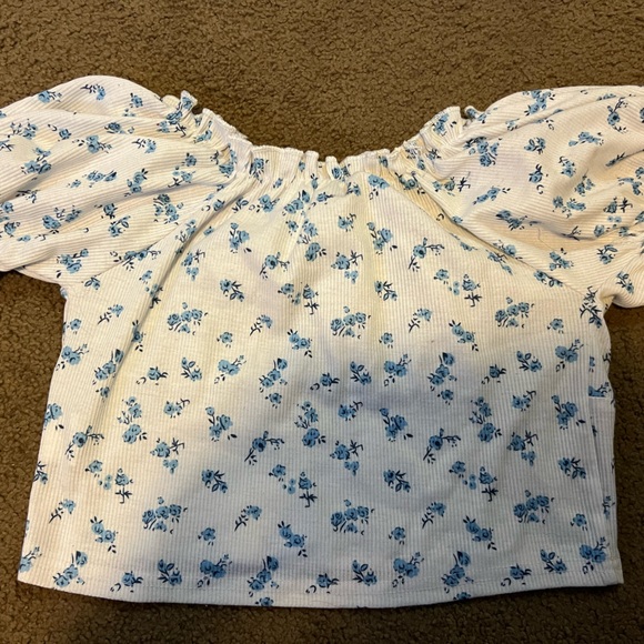 Blue and white flower top - Picture 5 of 5